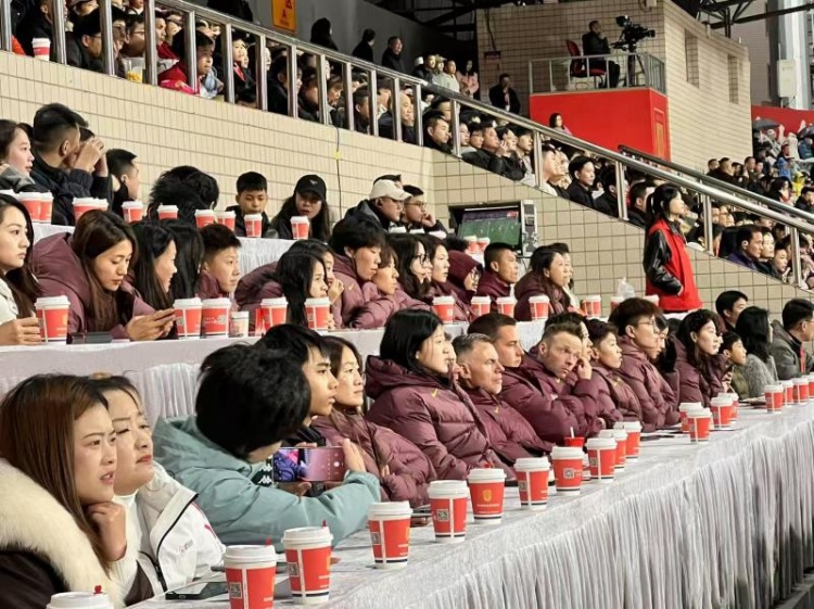 北青體育：中國女足現(xiàn)身中甲賽場，觀看重慶銅梁龍vs遼寧鐵人