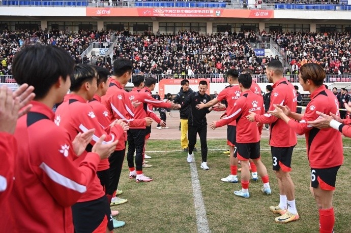 今日賽前，俱樂部為前球員馬曉磊及文爍舉行了退役儀式