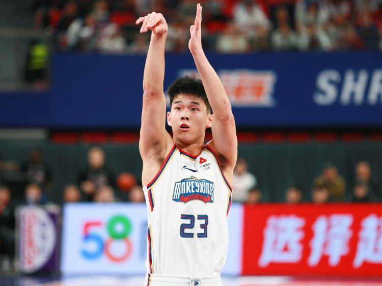 狀態(tài)可以！林葳半場8中5拿到13分1板1助