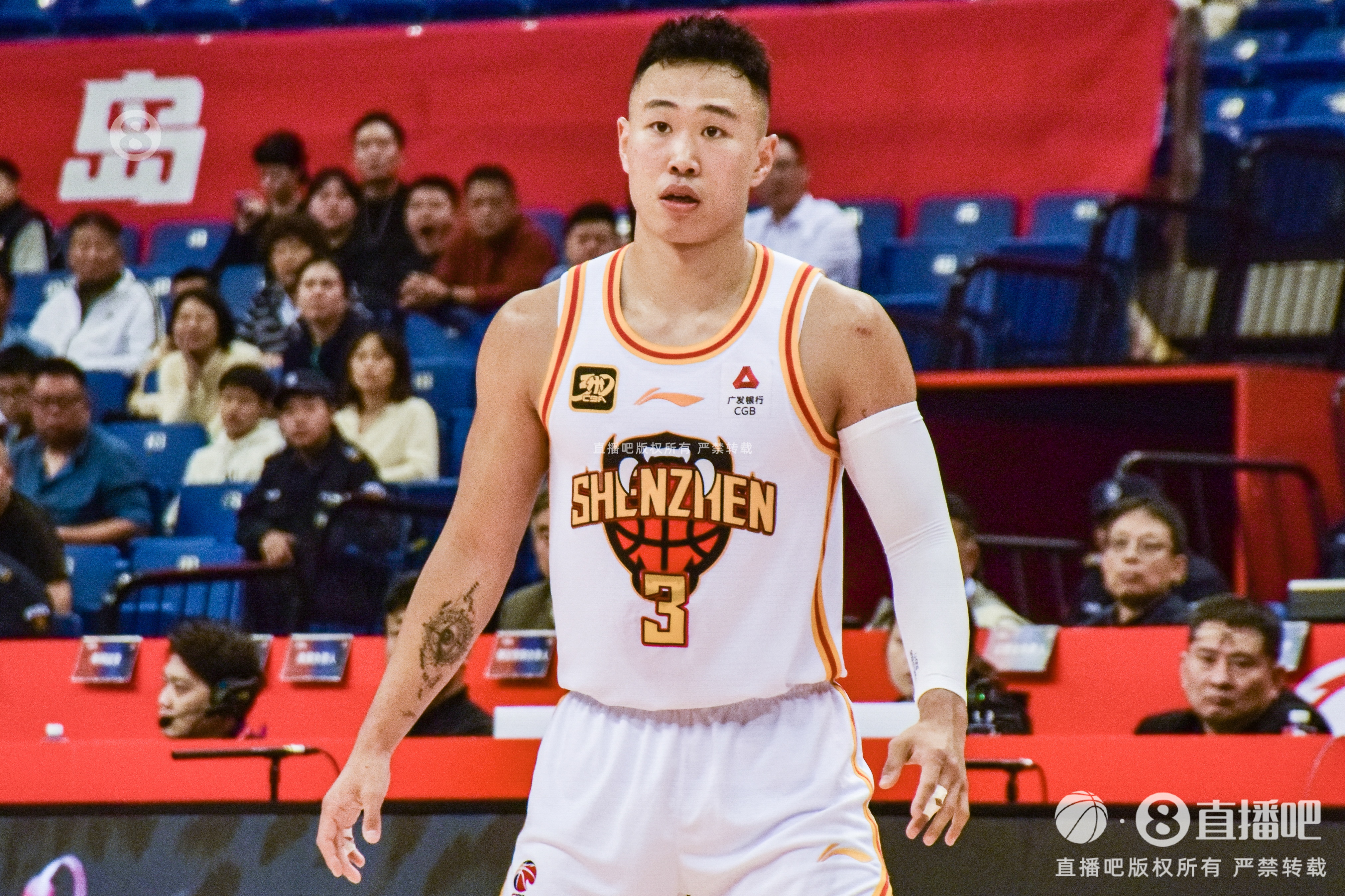 攻防俱佳！賀希寧17中8&三分7中3拿到19分 貢獻(xiàn)4次搶斷