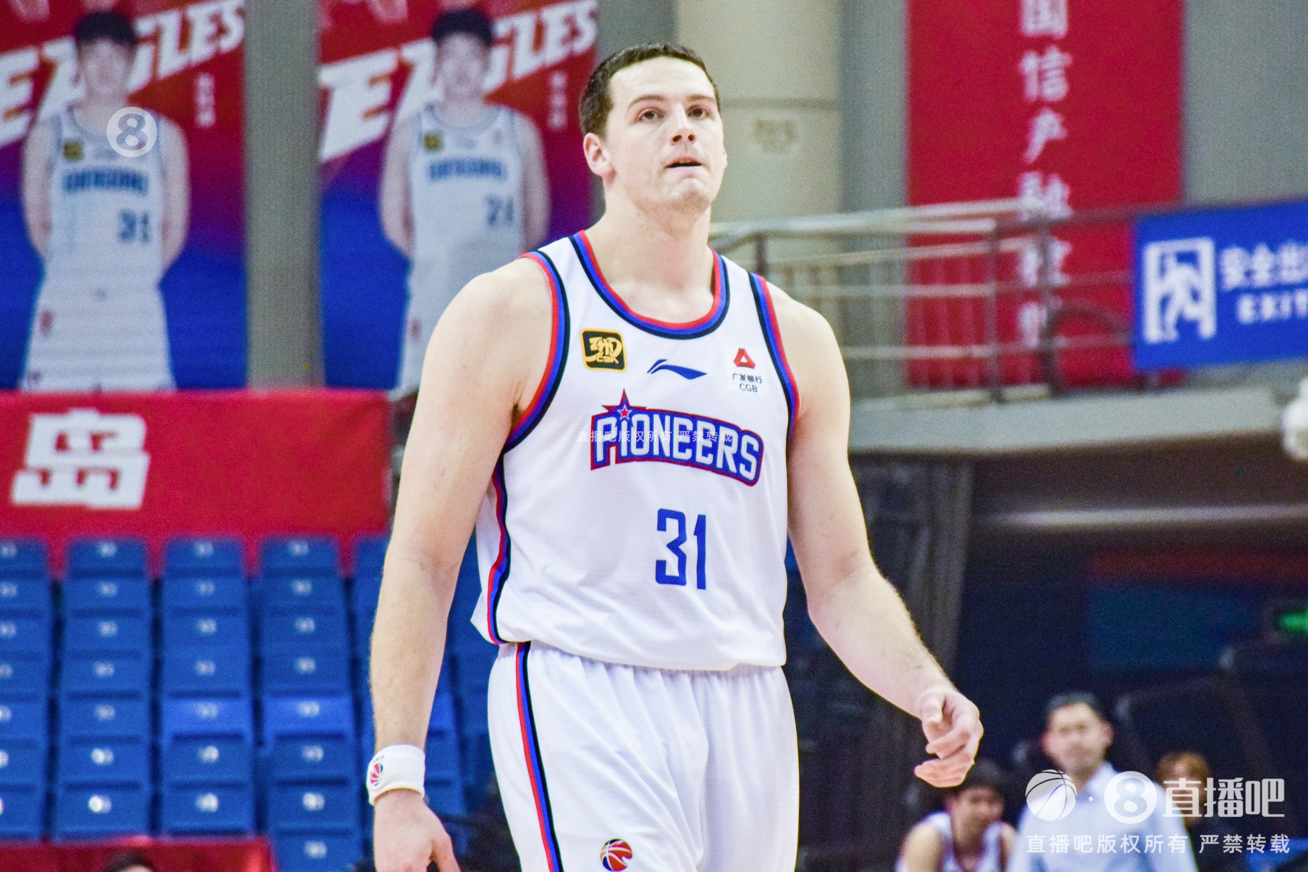 狀態(tài)不對勁！大衛(wèi)-詹姆斯10中3僅拿7分8板4助 4失誤