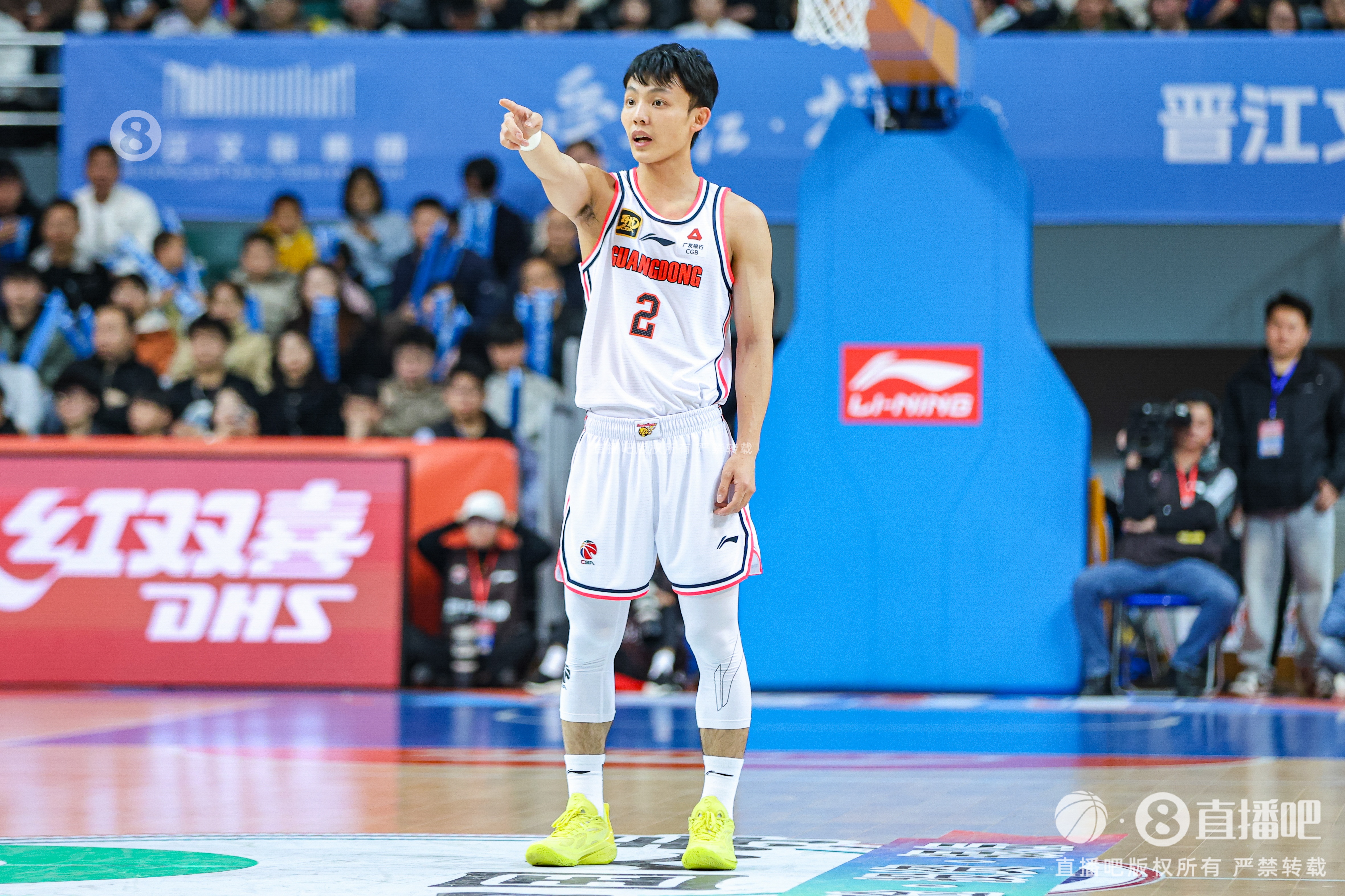 手熱！徐杰打滿首節(jié)5中4拿到10分2助 正負(fù)值+17