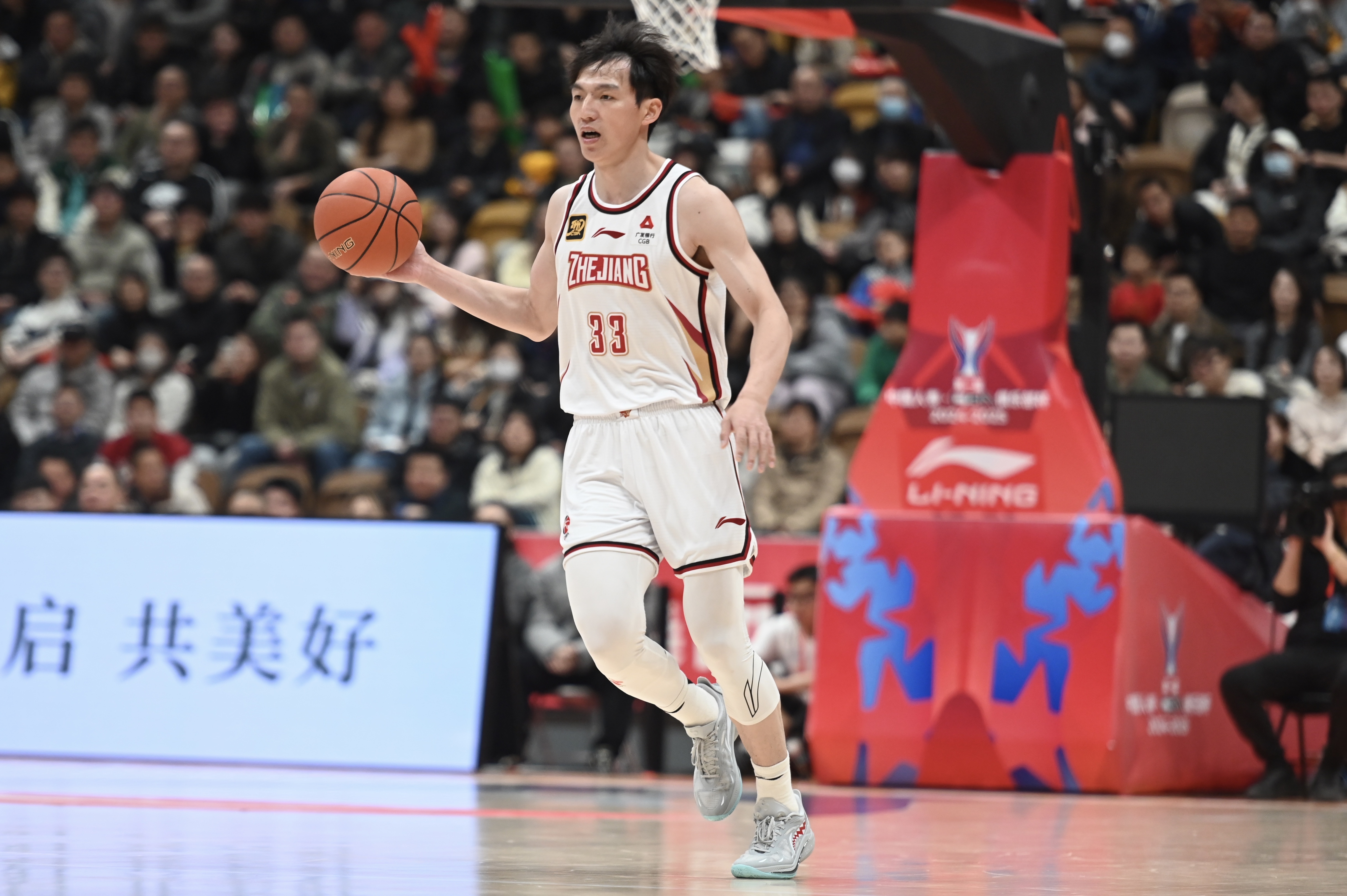 雙槍表現(xiàn)不錯！吳前和陸文博均9中5&三分合計15中7合砍30分