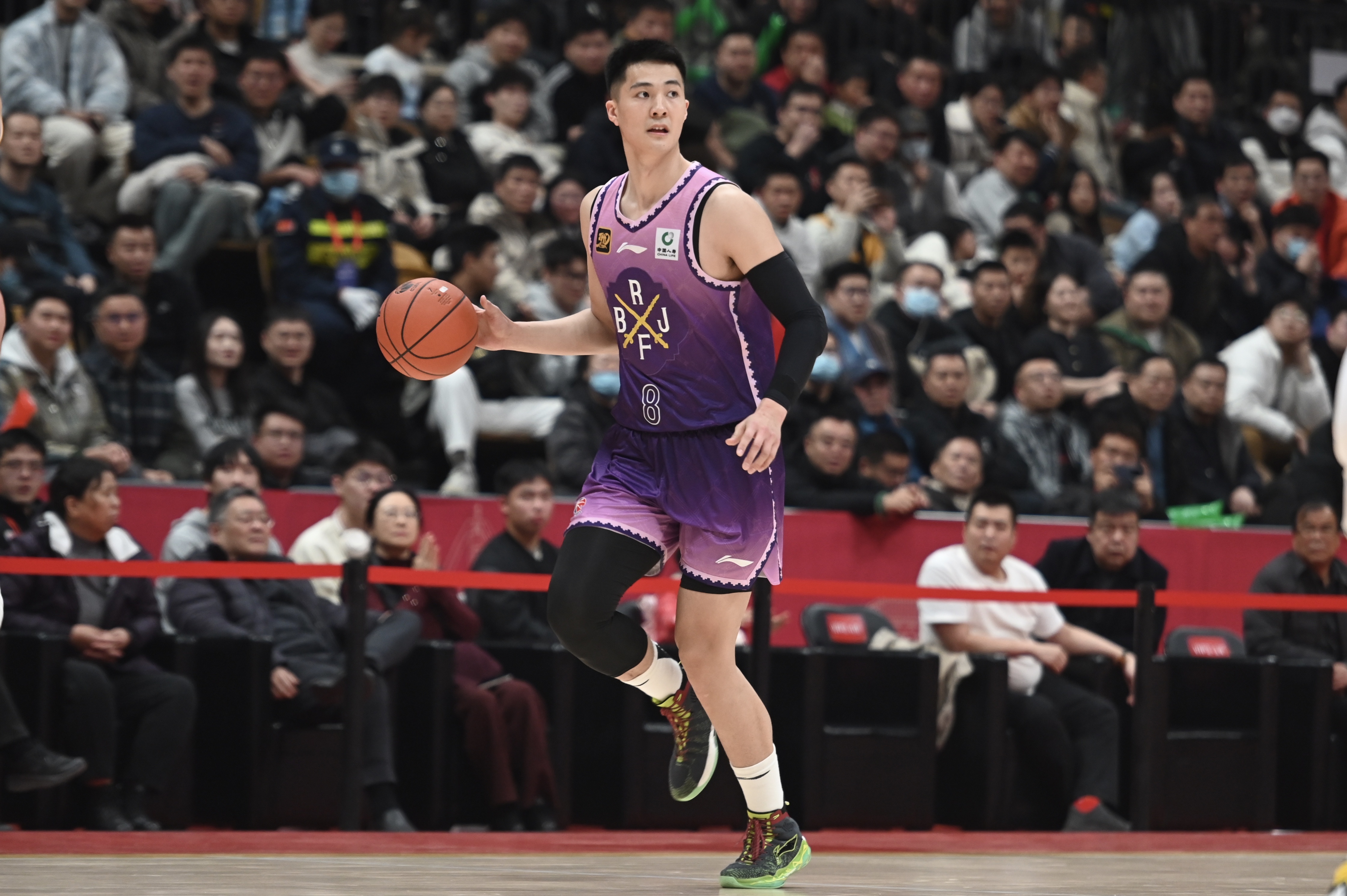 打得不錯(cuò)！朱松瑋半場6中3&三分2中1拿7分&搶下7個(gè)籃板
